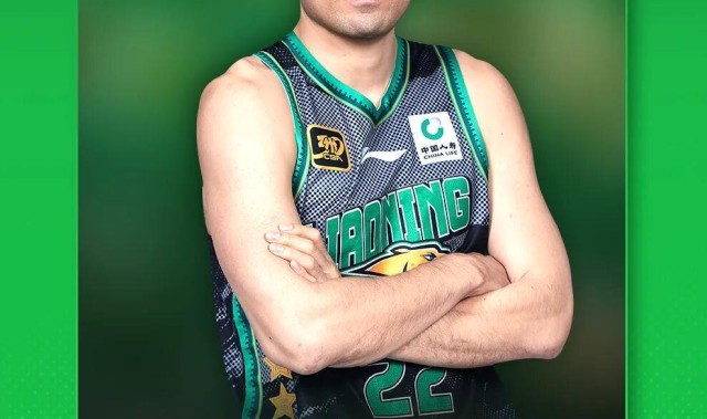 官方：李晓旭与辽篮续签老将合同，将以队员兼教练身份出战第21个赛季