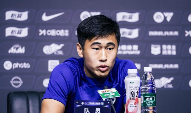 曹赟定公开炮轰斯卢茨基，直言申花两位王牌被他用废，引发热议